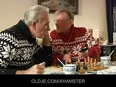 Człowiek ma dwie dziwki, zanim darmowe filmy erptyczne skończył wewnątrz